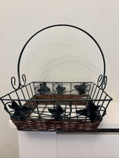 Green Metal Wire Leaf Design
