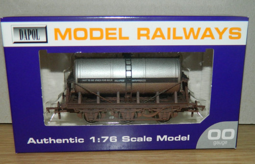 Dapol six wheeled milk - wheeled,