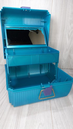 Retro sassaby makeup travel - retro,