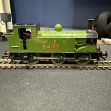 Hornby OO Gauge LNER 8477