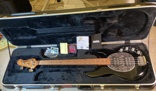 ERNIE BALL MUSICMAN  STINGRAY