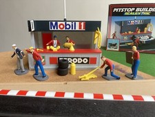 Scalextric Pit Stop Building C639 + C635 Pit Crew w box - Excellent Condition