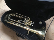 elkhart baritone brass with carry case great condition