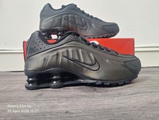 Nike Shox R4 Trainers Triple