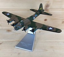 Corgi Aviation AA31103 B-17 Flying Fortress Yankee Doodle 1:144 Scale 