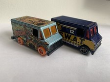 2X Hotwheels vans 1/64