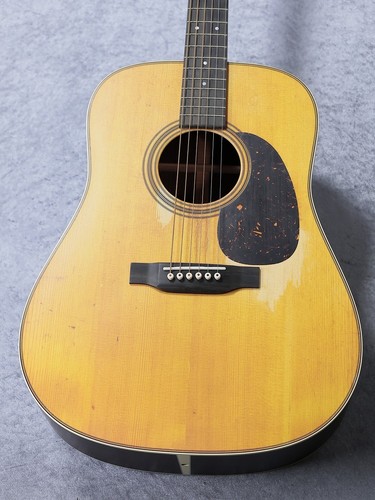 Martin acoustic guitar - guitar, d-28