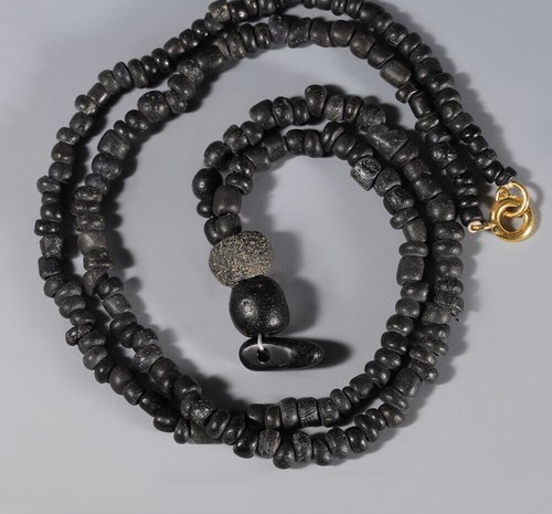 Ancient roman black glass - black,