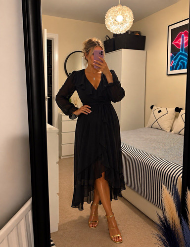 Very black ruffle long sleeve
