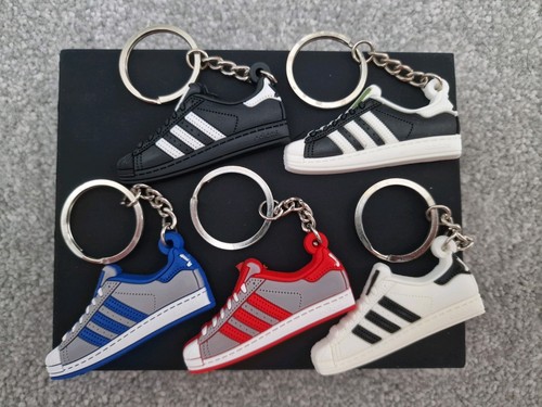 10x random sneaker keyrings - sneaker,