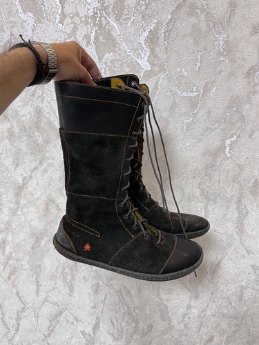 Art company women - tall, suede