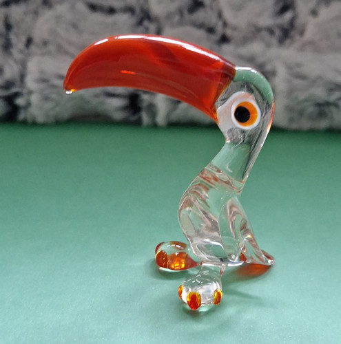 Unmarked glass toucan bird - glass,