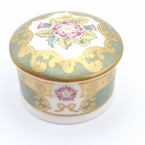 Royal worcester queen - worcester,
