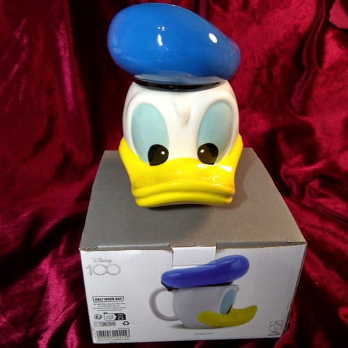 Disney donald duck - donald, shaped