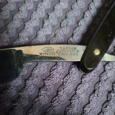 Vintage HOLLOW AND GROUND RAZOR with box