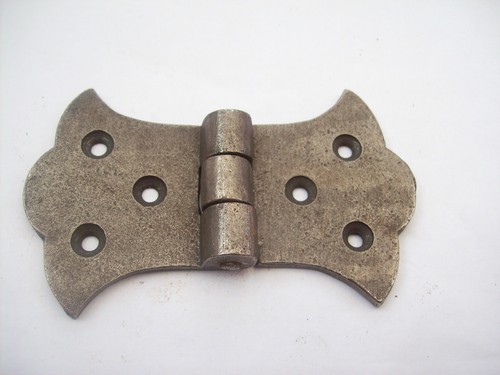 Ornate butterfly cast - x,