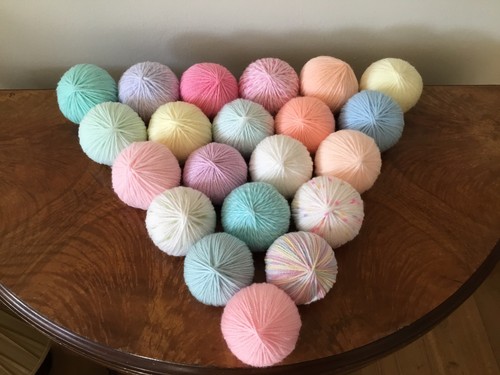 526g job lot balls baby - 526g, 21