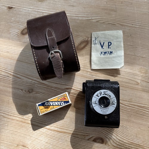 Vintage twin bakelite - v.p.,