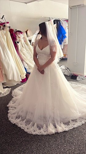 Ivory line neck - ivory, a-line
