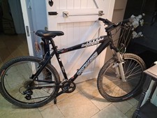 Hard Rock Specialized Man's Mountain Bike Whhel Size 26"