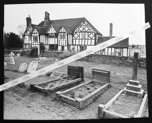 Manor house graves - house,