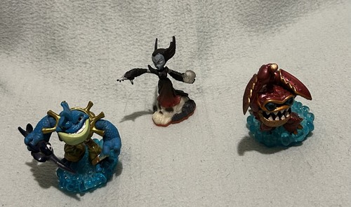Skylander figures bundle of - 3,