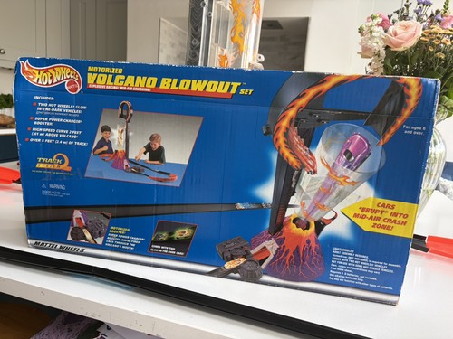 Hot wheels 1997 volcano - wheels,