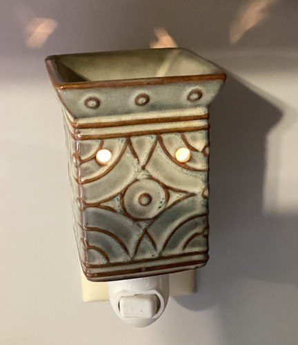 Scentsy lenore wall plug - lenore, in