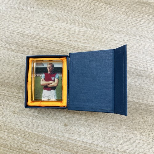 Bobby moore signed glass - bobby,