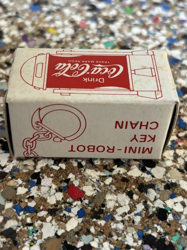 Coca cola keyring - r2-d2,
