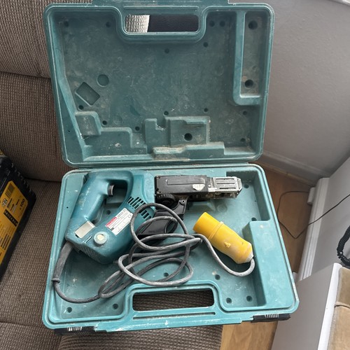 Makita 6833 110v auto - 6833,
