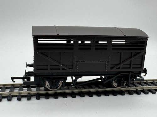 B3777 hornby brown livestock - b3777,