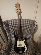 PEAVEY INTERNATIONAL SERIES MILLESTONE ELECTRIC GUITER 4 STRING