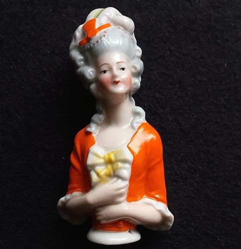 Art deco porcelain lady pin - pin, /