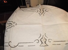 ANTIQUE EMBROIDERED CUT DESIGNS CREAM TABLE RUNNER + LACE CROCHET EDGE 34" X 19"