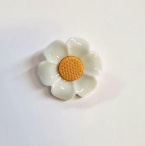 White and yellow daisy shank - white,