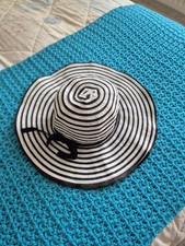 LADIES HAT BLUE WHITE FLOPPY