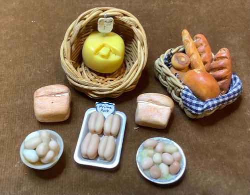 Vintage dolls house - dolls,
