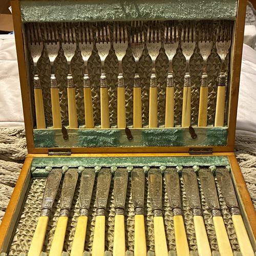 Vintage boxed cutlery set - boxed,