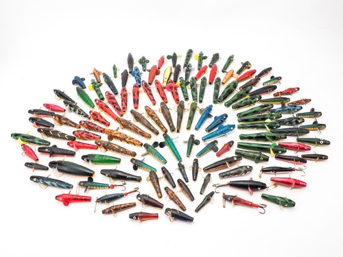 Large quantity painited - of,