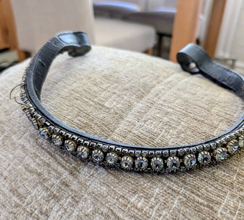 Hkm curved clear crystal - crystal, on
