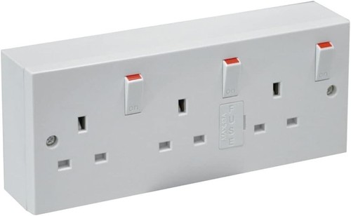 Triple switched socket - socket, 3