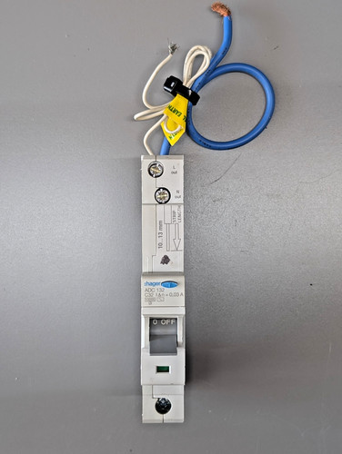 Hager adc132 amp - 32, c