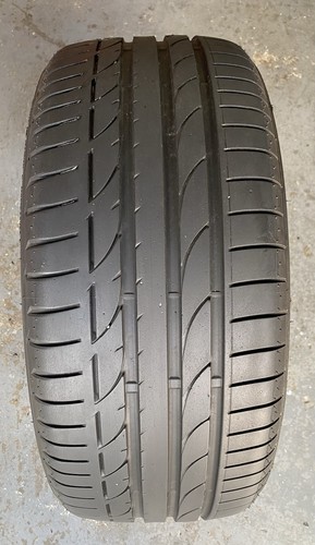Tyre 235 40 19 - 40,