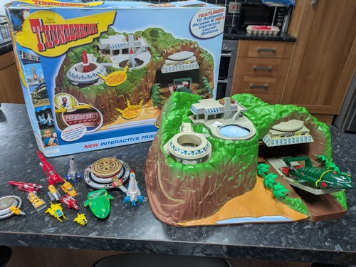 Thunderbirds tracy island - thunderbirds,