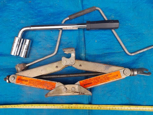Volvo car scissor - volvo,