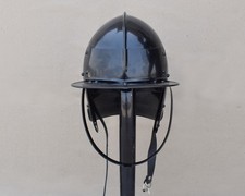 Lobster tailed pot - tailed, helmet