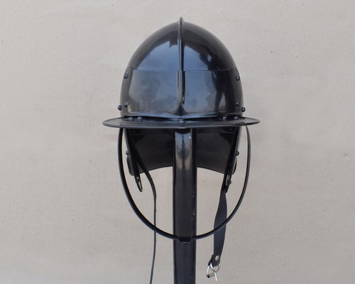 Lobster tailed pot helmet - tailed,