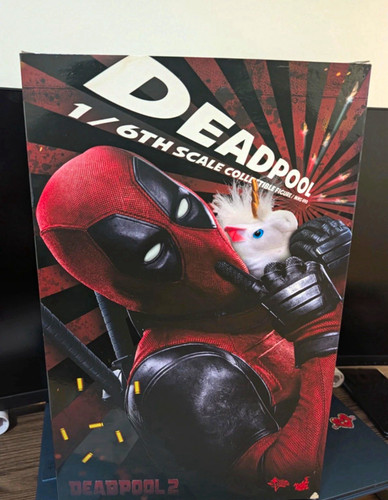 Deadpool hot toys - deadpool,