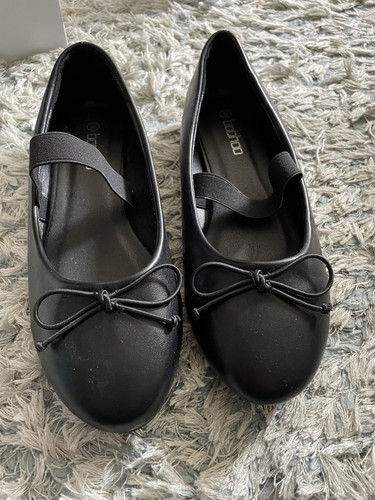 Black dolly shoes with - with, elastic